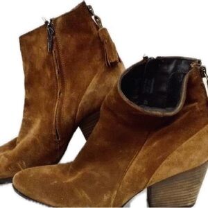 EUC Paul Green US 7M (UK 4.5) Suede brown booties  cuban heel & tassle zip pull